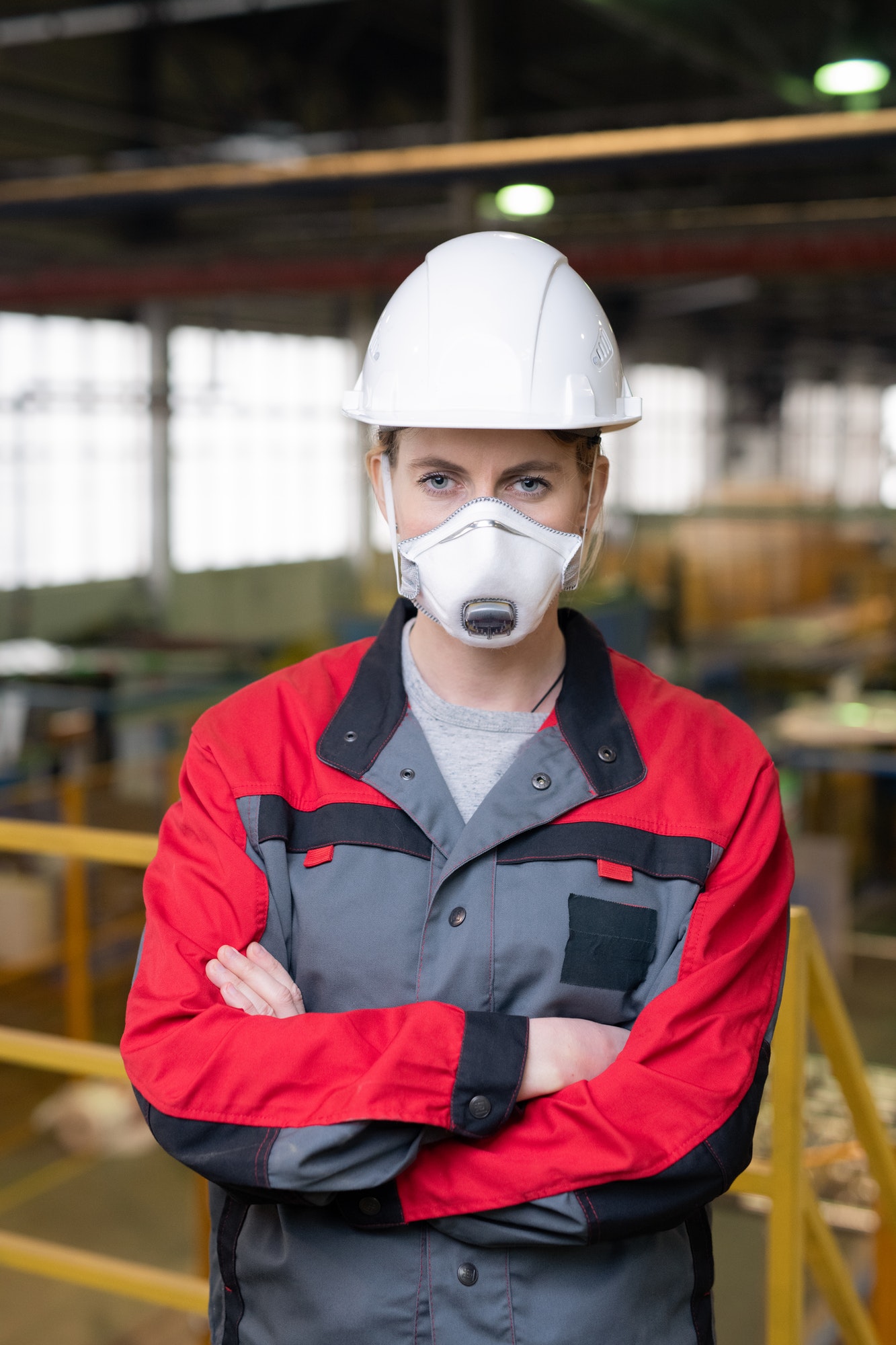 Construction worker in respirator