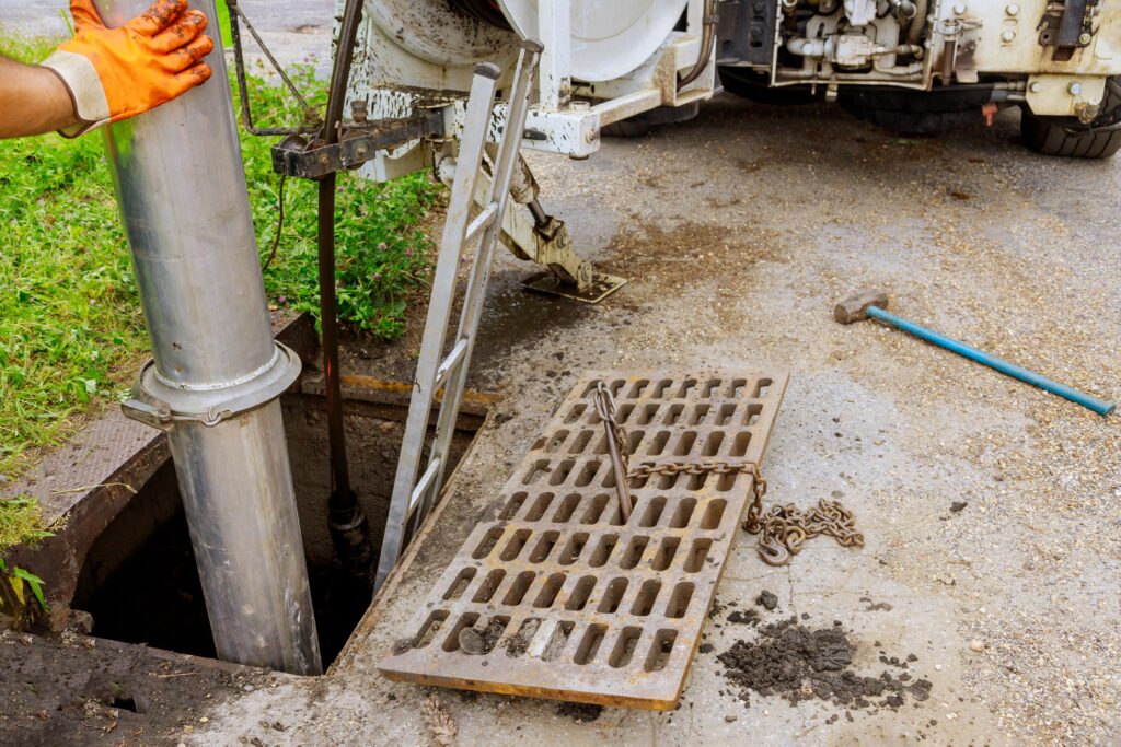 united septic and grease: Cleaning the sewer system special equipment, utility service of the town.